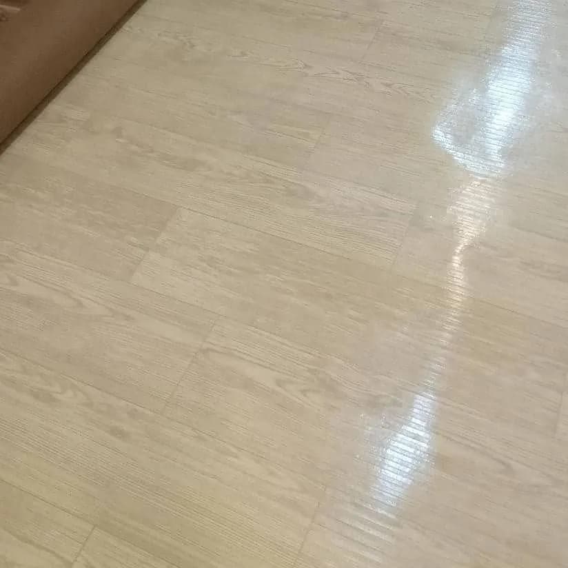 کفپوش پی‌وی‌سی عرض ۲ متر، رنگ کرم، جنس PVC، طرح چوب