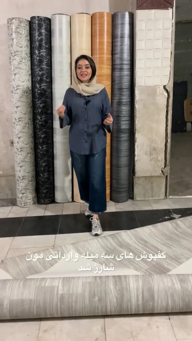 کفپوش پشت نمدی وارداتی ۳ میل، رنگ طوسی، کرم و قهوه‌ای، جنس پلاستیک، طرح طرح و نقش، رولی
