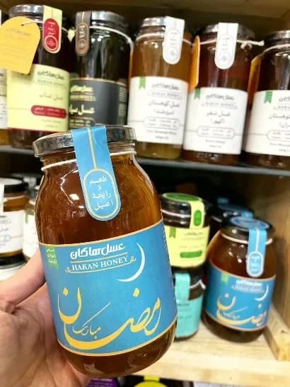 عسل ویژه ماه رمضان ماهکان، رنگ نارنجی و قهوهای، جنس شیشه، جار، درب فلزی