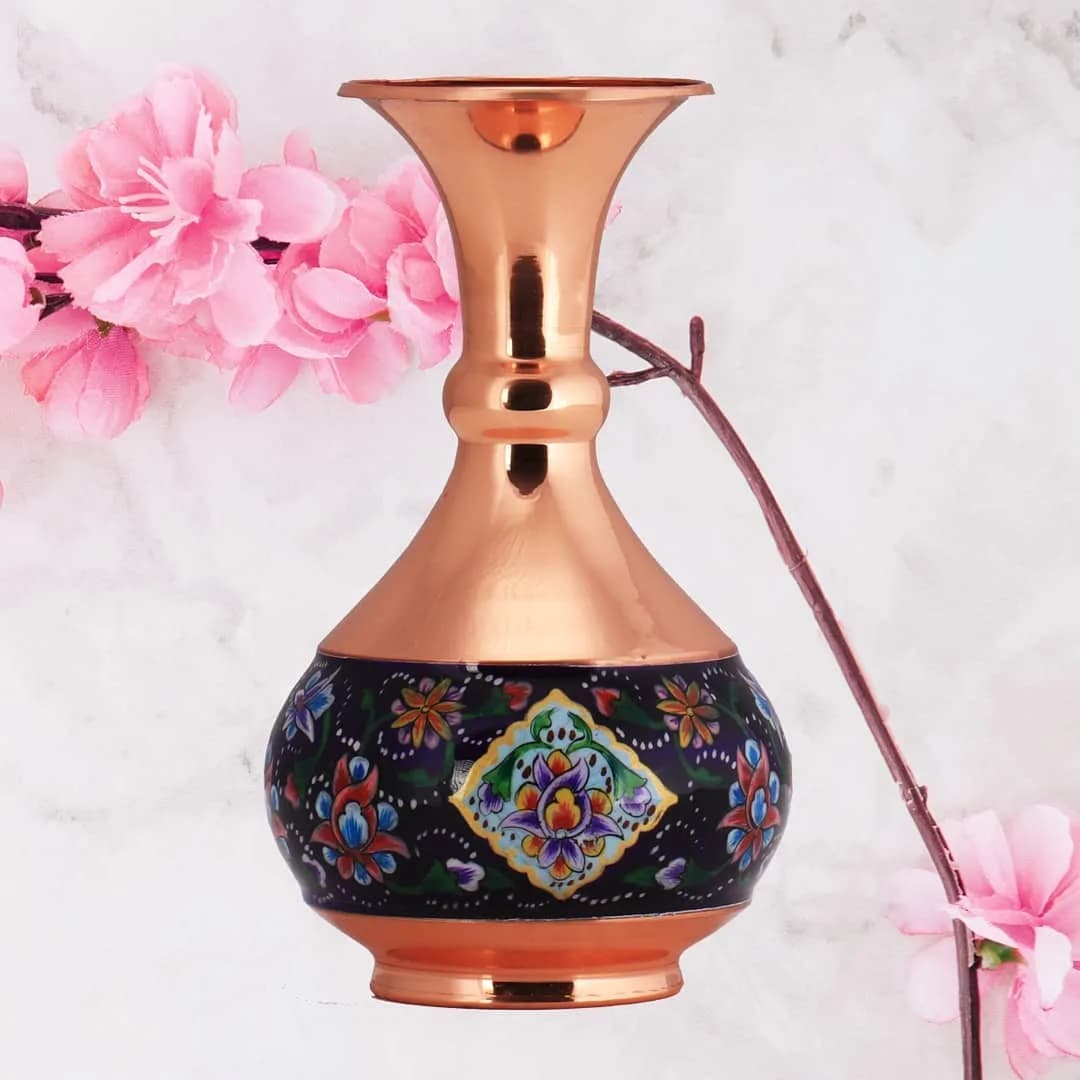گلدان شلغمی مس و پرداز، رنگ مسی، مشکی و آبی، جنس فلز و مس، طرح گلدار، گلدانی رومیزی بلند