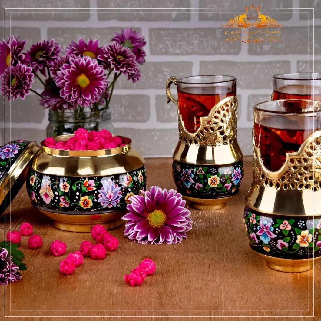 سرویس چای‌خوری برنج و پرداز — رنگ طلایی — نمای محیط — پرداز