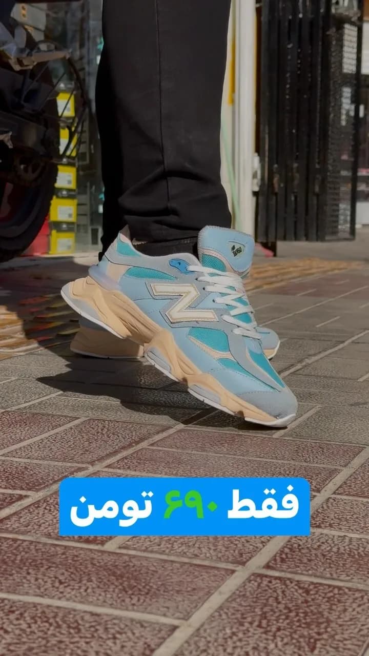 کتانی اسپرت آبی و کرم نیوبالانس، رنگ آبی روشن، جنس مش و پارچه، کتانی لژدار