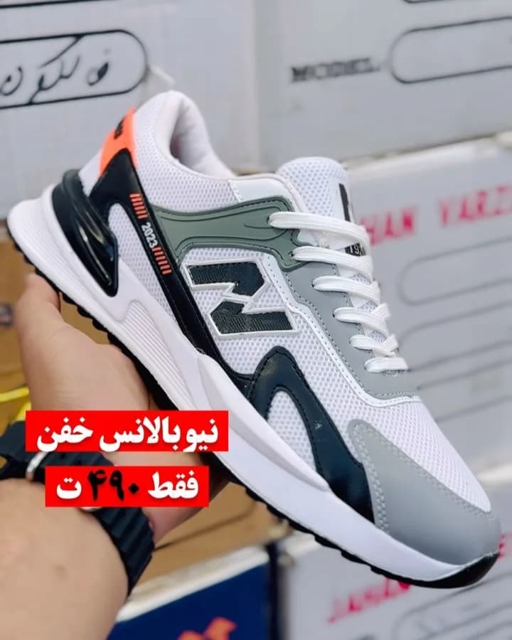 کتانی نیوبالانس فوقسبک، رنگ سفید، خاکستری و مشکی، بنددار، پاشنه تخت
