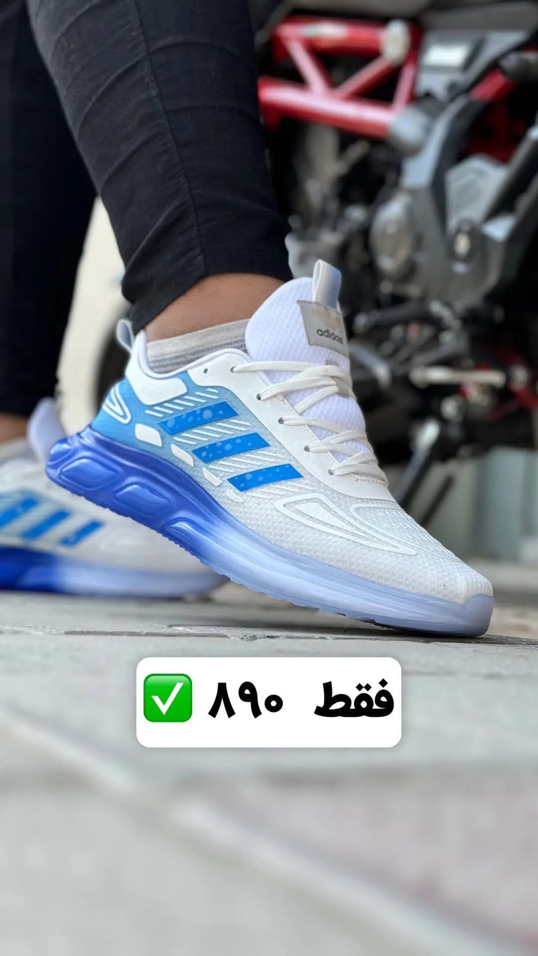 کتانی اسپرت سفید و آبی آدیداس، بنددار