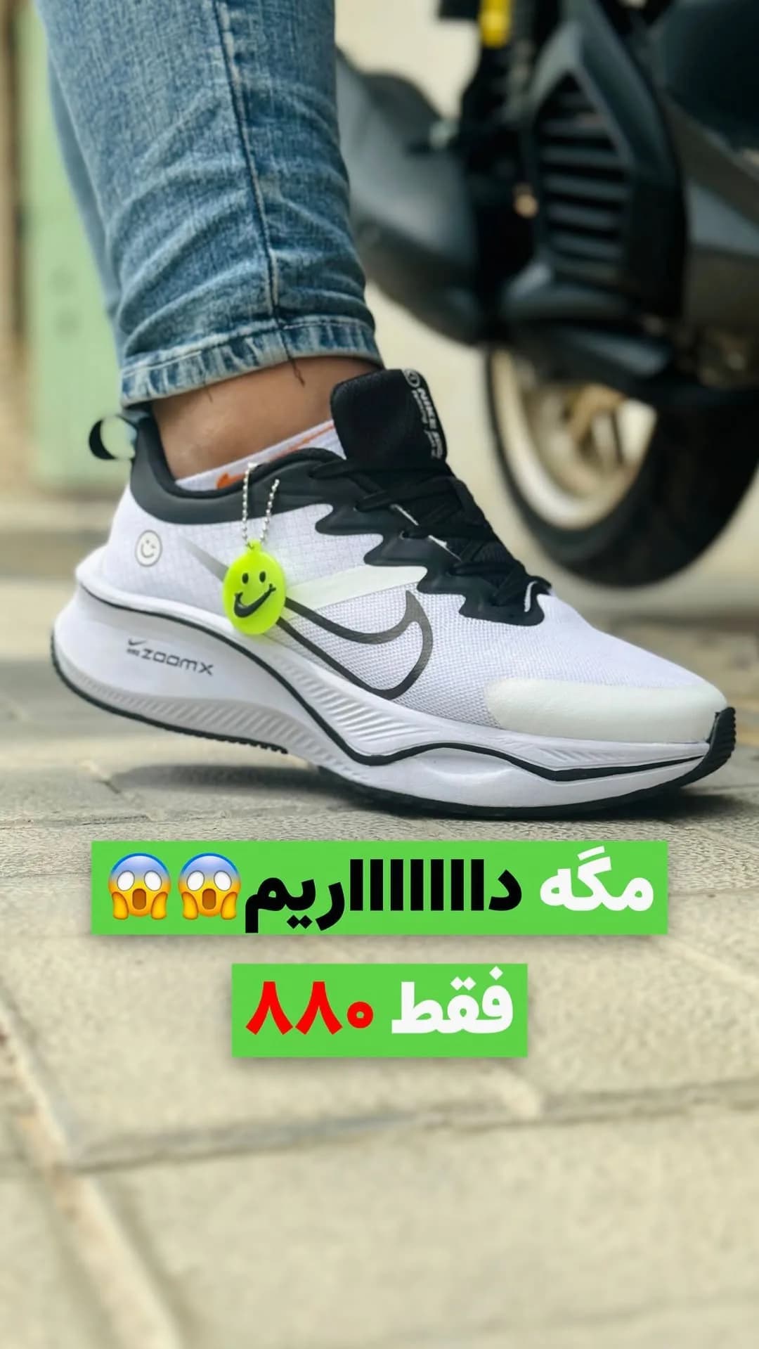 کتانی نایکی زوم ایکس، رنگ سفید و مشکی، بنددار، پاشنه تخت