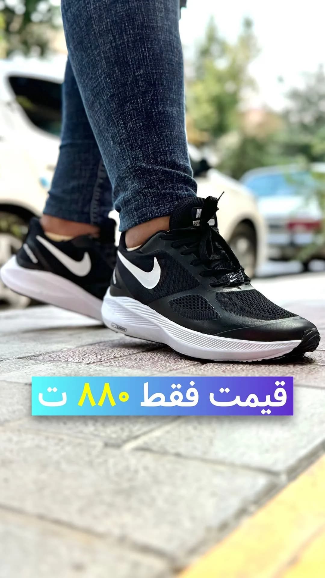 کتانی نایک سبک و راحت نایکی، رنگ مشکی و سفید، بنددار