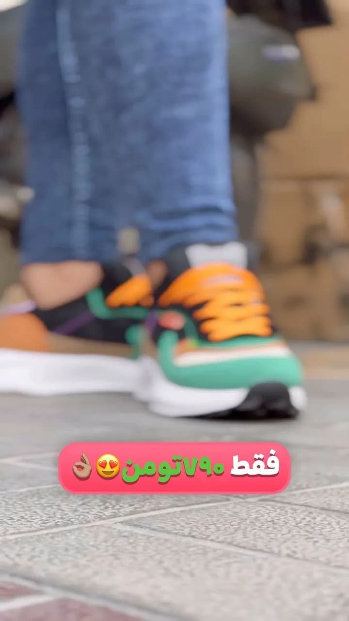 کتانی اسپرت سبز و نارنجی، رنگ مشکی و سفید، بنددار، پاشنه تخت