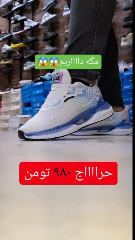 کتانی رانینگ سبک و راحت، رنگ سفید و آبی، پاشنه تخت