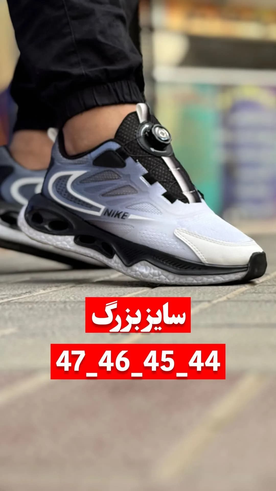 کتانی اسپرت رانینگ سفید و آبی نایکی، رنگ خاکستری و مشکی، بنددار، پاشنه تخت