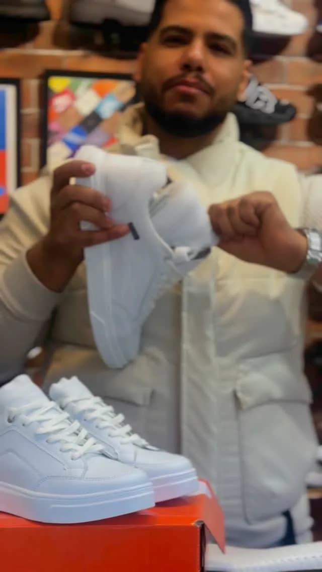 کتانی ساده سفید نایکی، تخت