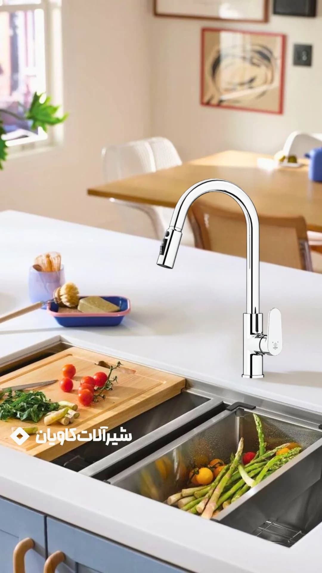 شیر ظرفشویی شاوری تصفیه‌دار لارا کاویان، رنگ نقره‌ای، جنس استیل، گرد، گردنی بلند