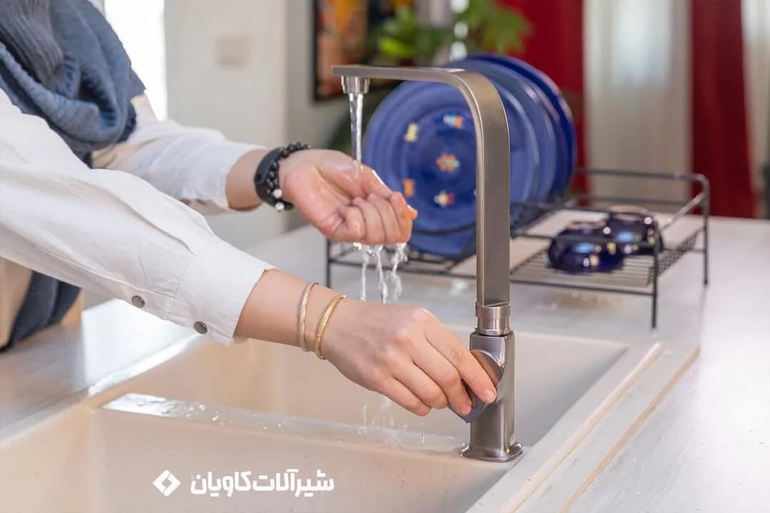 شیر ظرفشویی نیلا کاویان، رنگ نقره‌ای، جنس فلز، شیر آب بلند