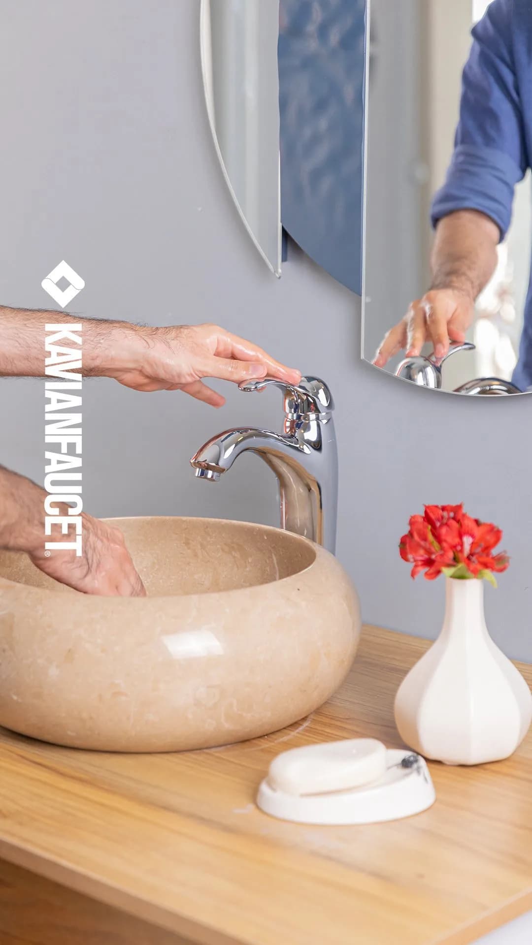 روشویی وندا کاویان، رنگ کرم و سفید، جنس سرامیک و فلز، شیرآلات اهرمی توکار