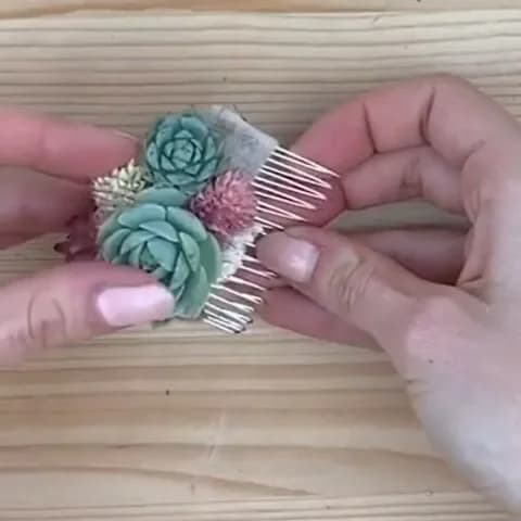 گیره سر گل روبانی، رنگ سبز، صورتی و کرم، شانه‌ای با گل
