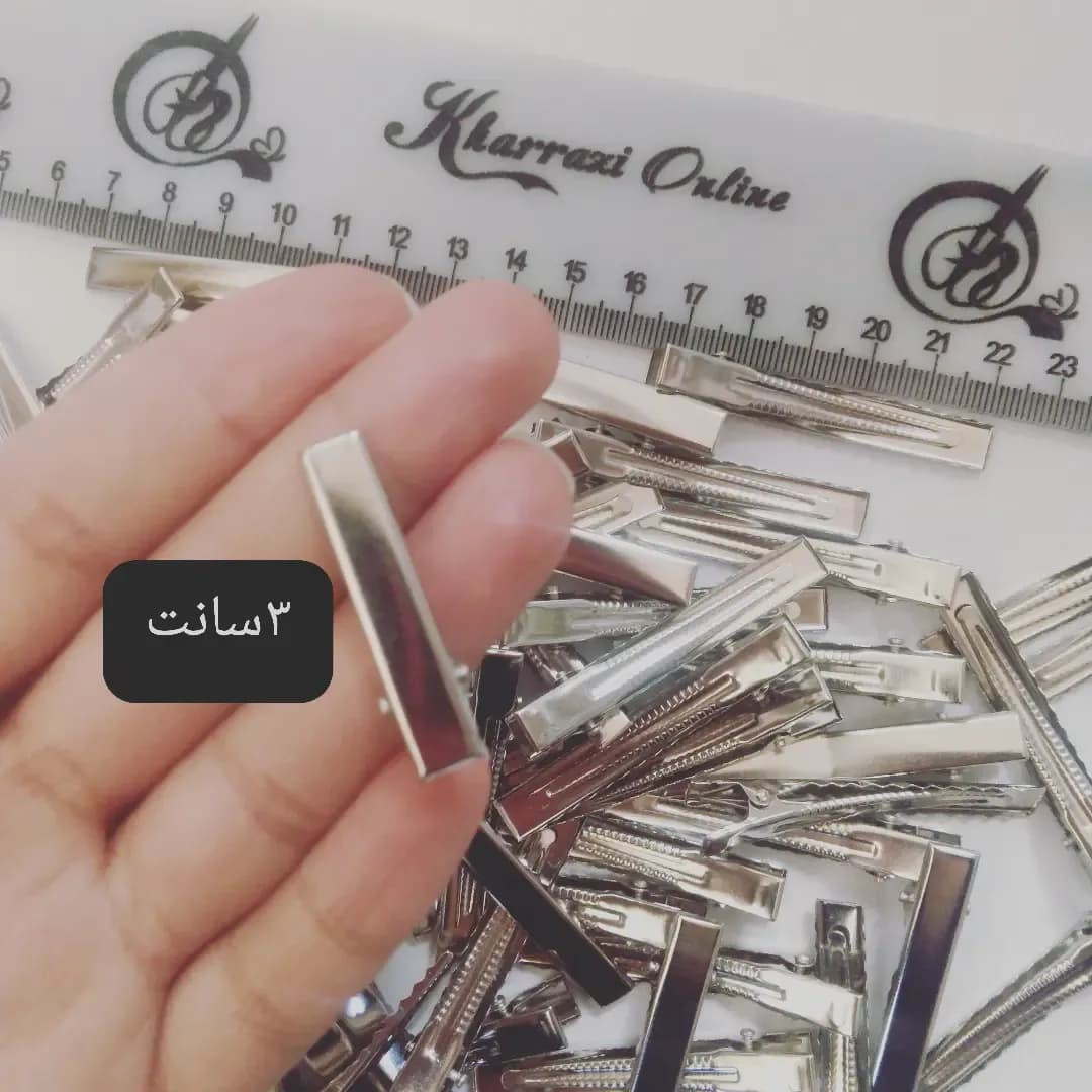 گیره انبری فلزی — رنگ نقرهای — نمای دردست — سه سایز ۳ و ۴٫۵ و ۵٫۵