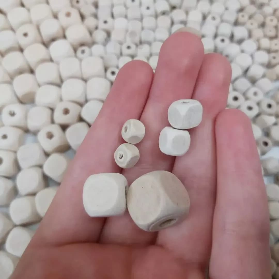مهره مکعبی چهار سایز، رنگ سفید، جنس چوب، گرد