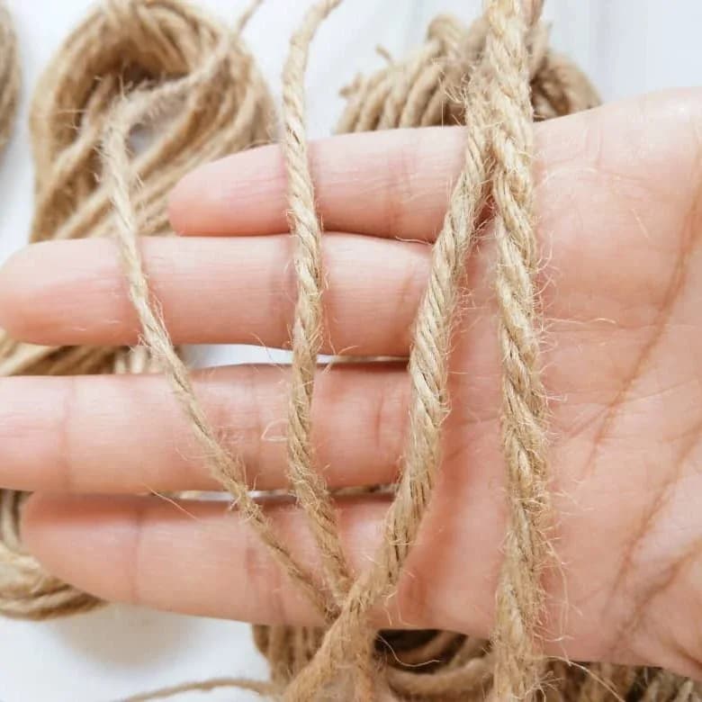 نخ کنفی عمده — رنگ کرم — نمای دردست — ضخامتهای مختلف
