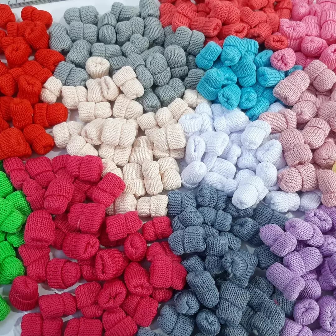 کلاه کوچک بافتنی رنگارنگ