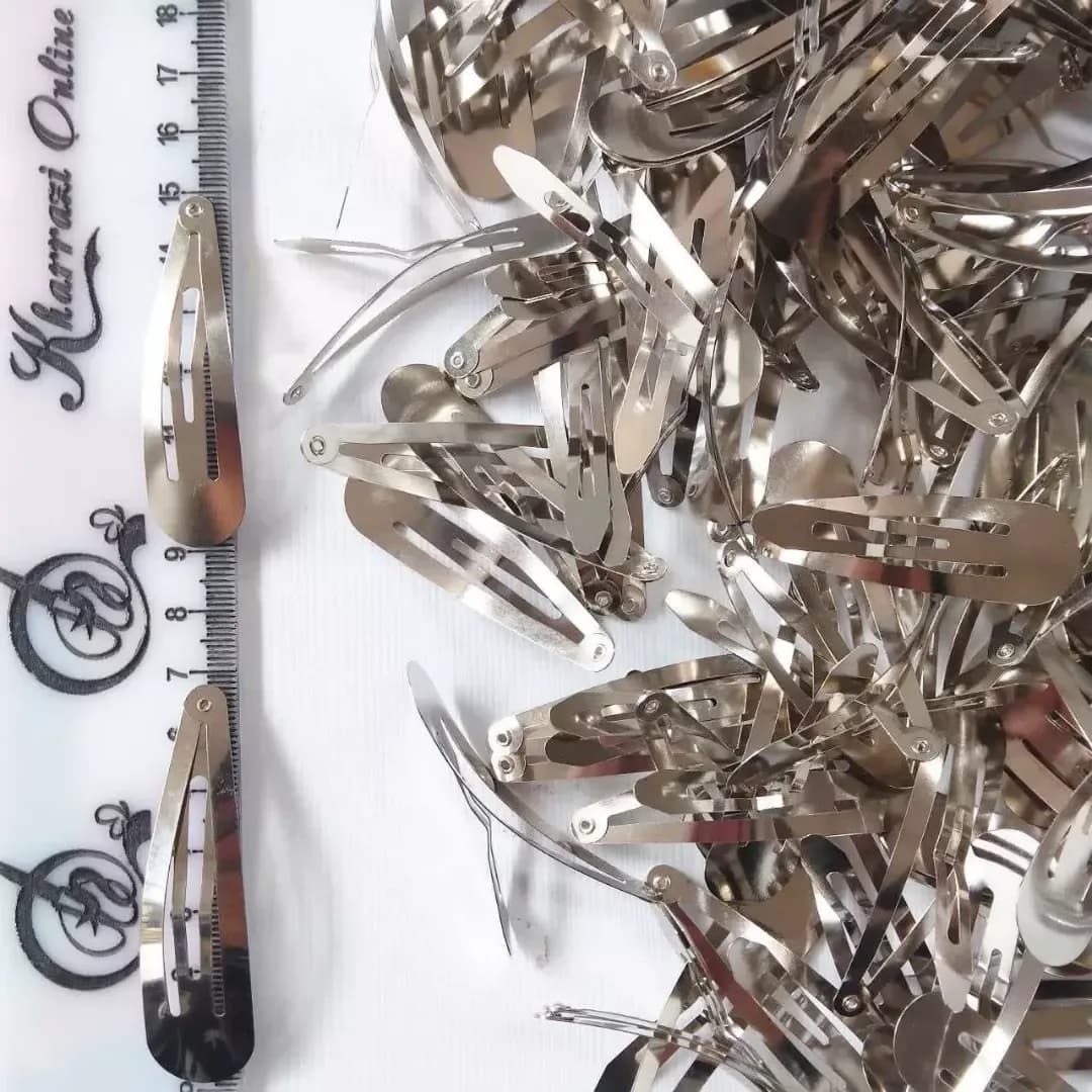گیره مو ۶ و ۷ سانت — رنگ نقرهای — نمای دردست — دو سایز