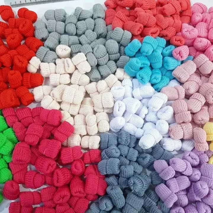 کلاه کوچک رنگارنگ عروسک