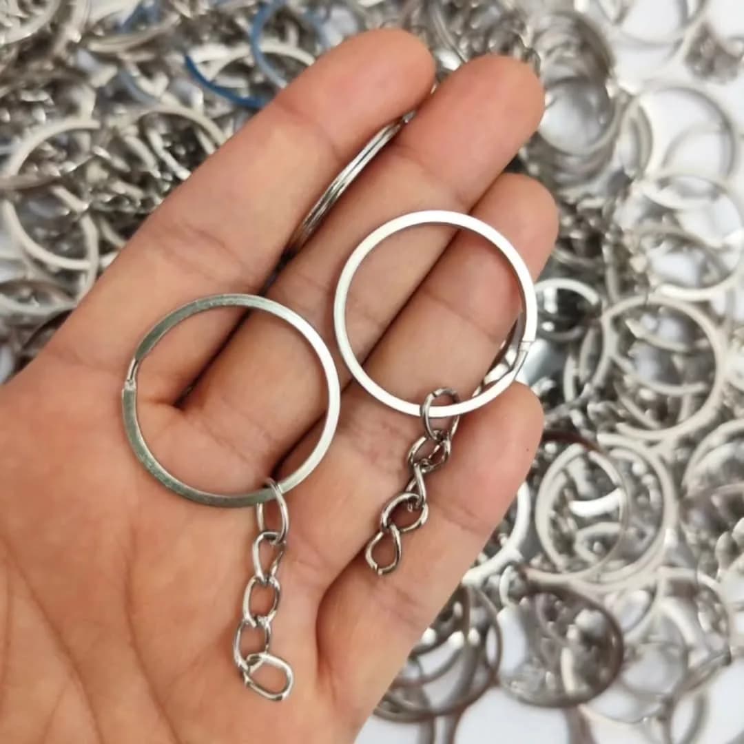 حلقه جاکلیدی تخت نقره‌ای ۲۸ میل، جنس فلز، جاکلیدی فلزی