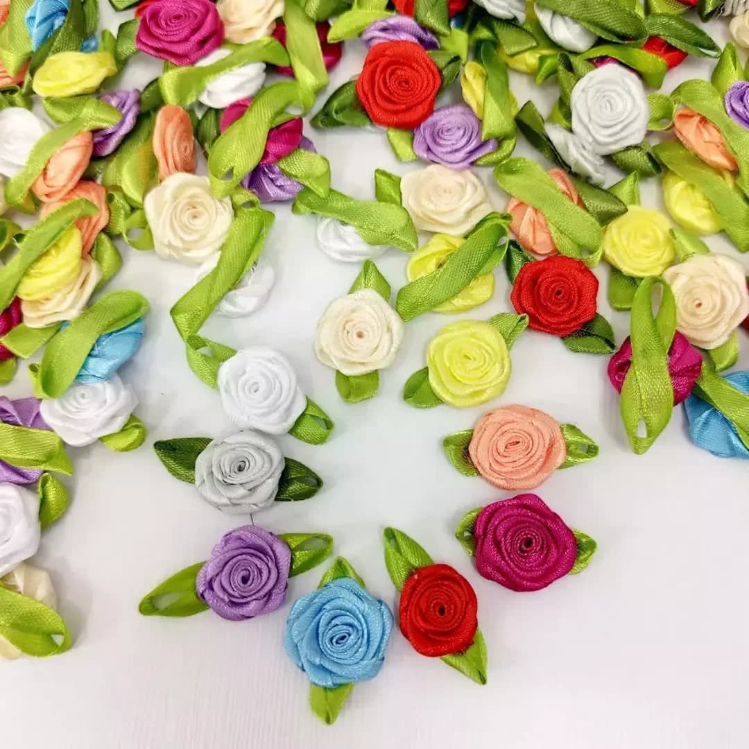 شکوفه‌ی روبانی رنگارنگ — نمای در‌دست — رنگارنگ