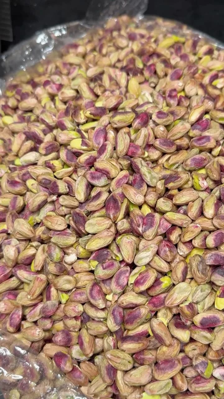 مغز پسته درشت، رنگ سبز و بنفش، دانه