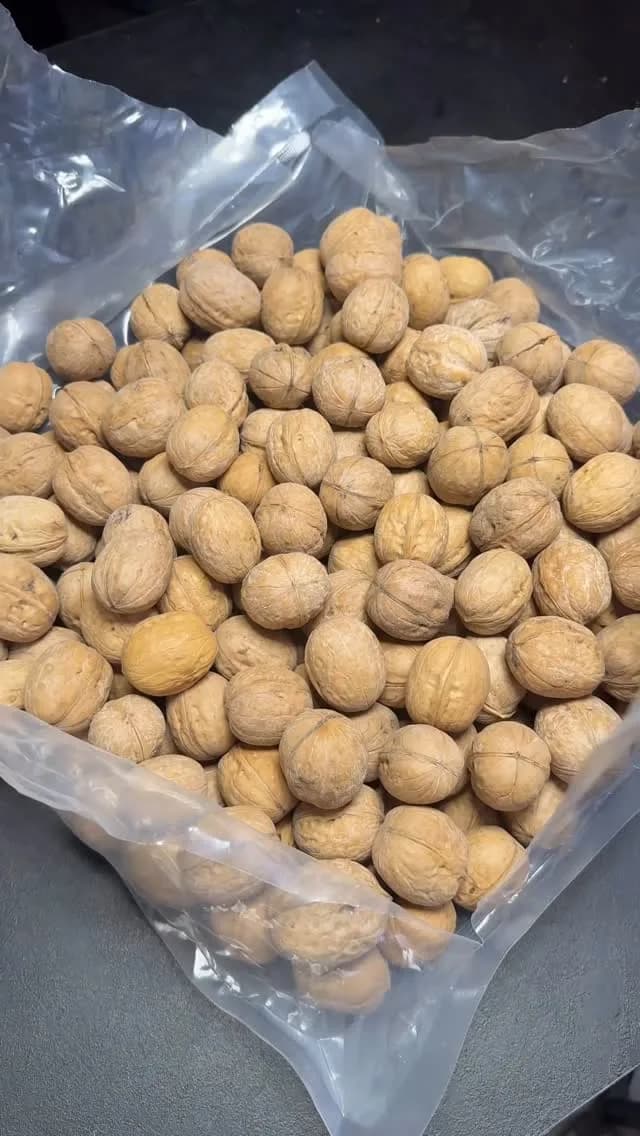 گردو پوست کاغذی، رنگ قهوهای، پوستکنده