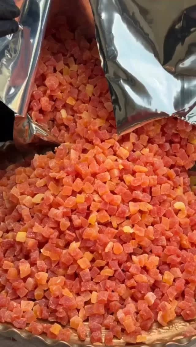 حبه پاپایا، رنگ نارنجی و زرد، نگینی