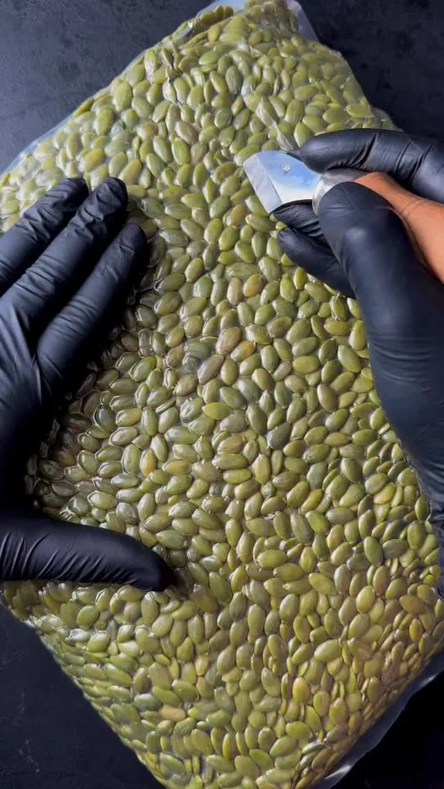مغز تخمه کدو لوکس، رنگ سبز، پوستکنده