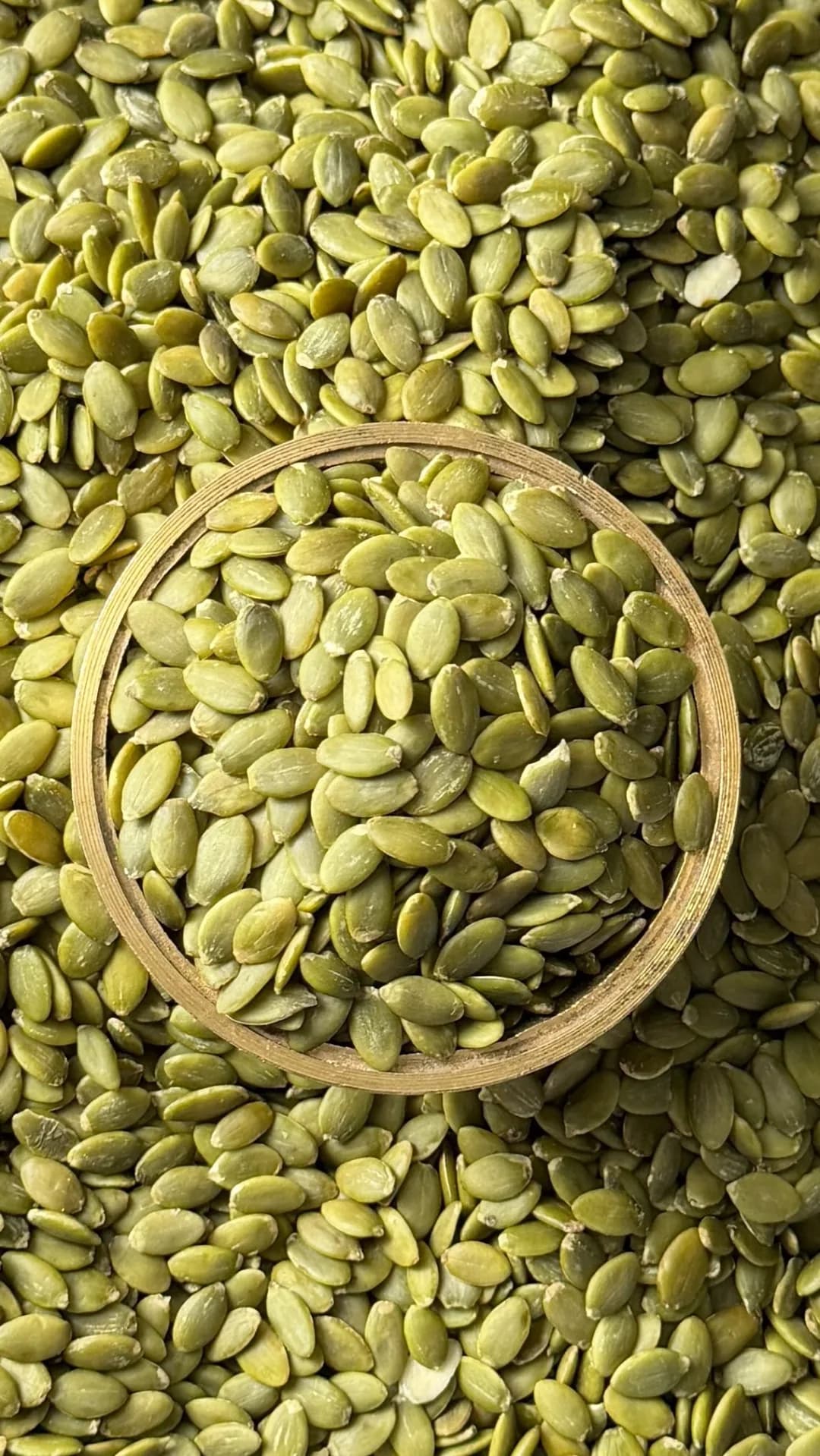 مغز تخمه کدو، رنگ سبز، خشکبار