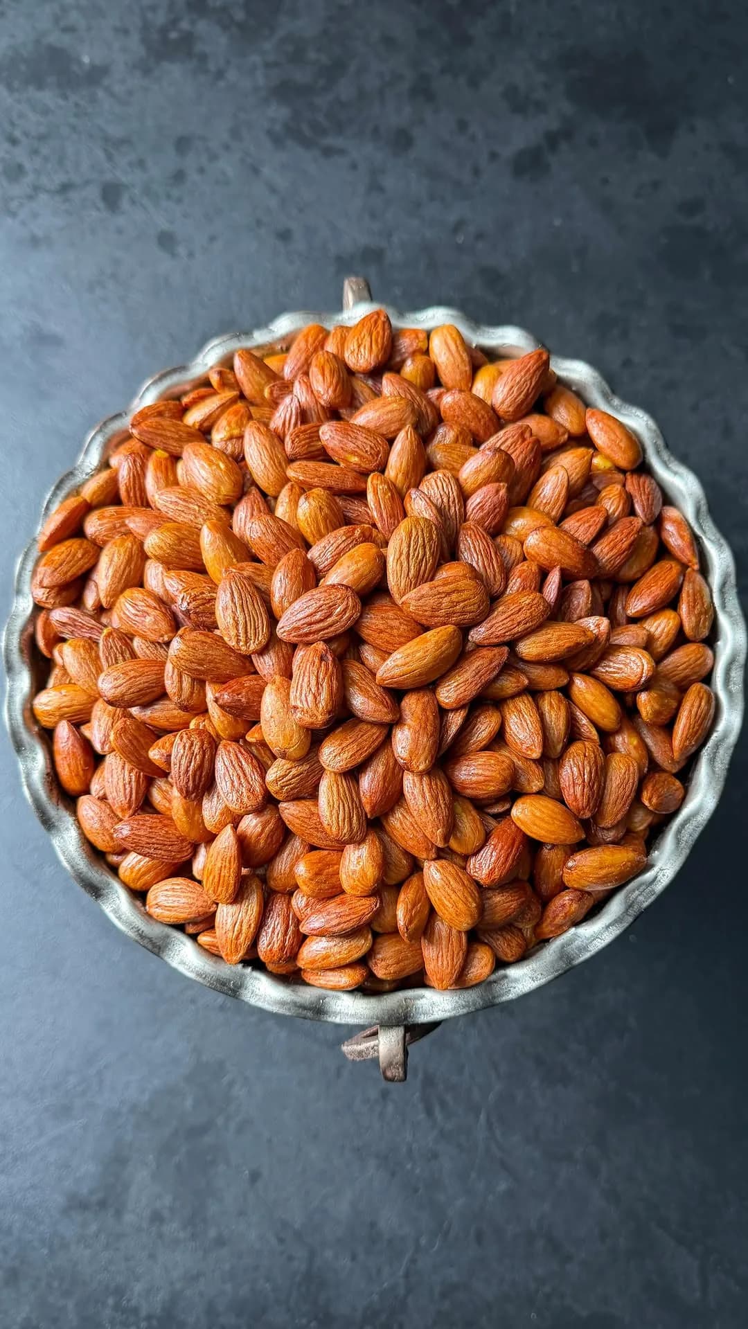 مغز بادام درختی تفت لعابی، رنگ قهوهای، دانه