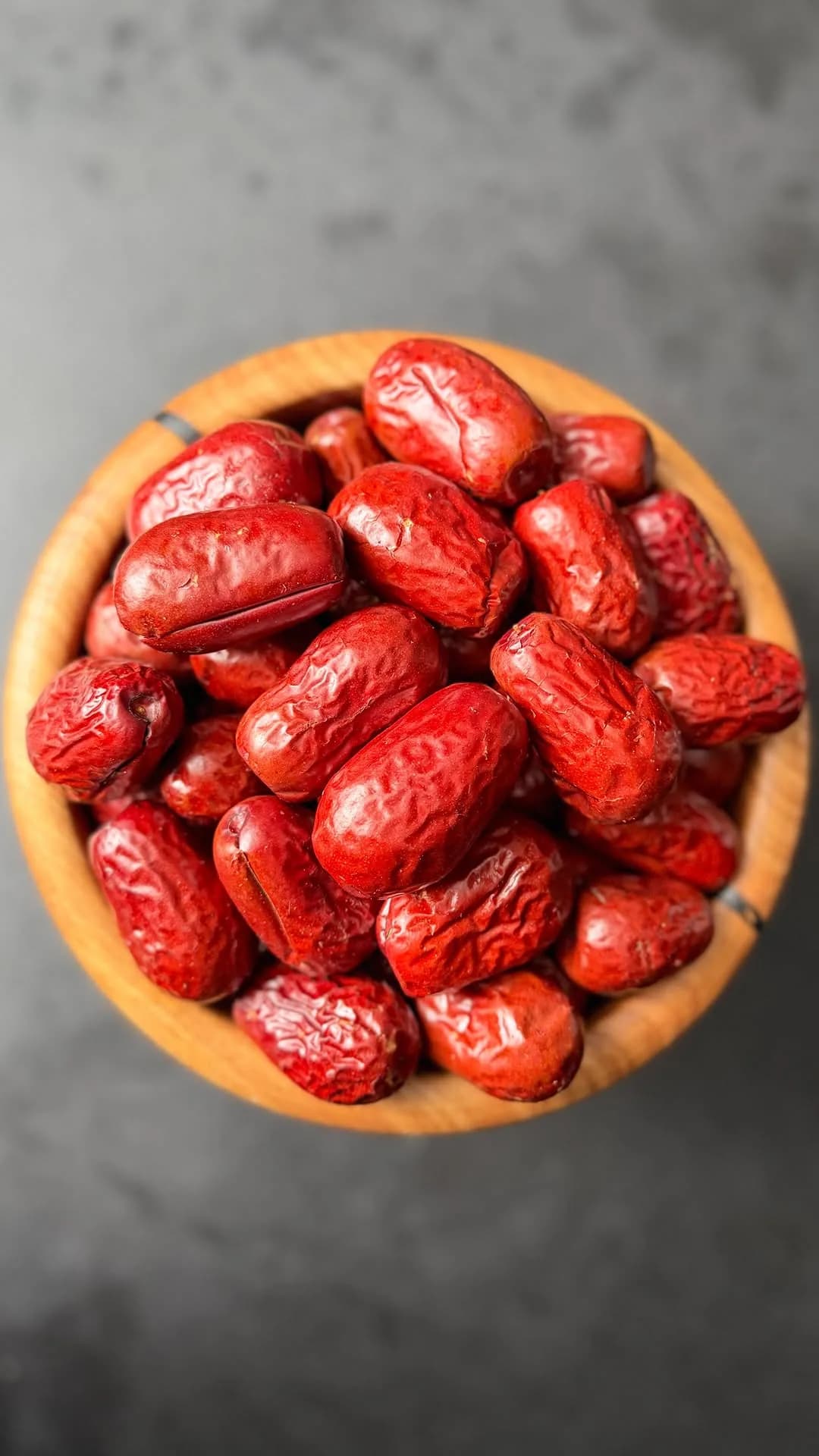 عناب گلابی سوپر جامبو، رنگ قرمز و قهوه‌ای، بیضی چروکیده