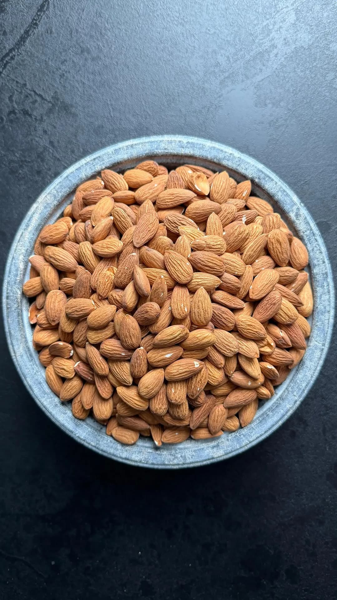 مغز بادام زرین خام، رنگ قهوه‌ای روشن، پوست کنده