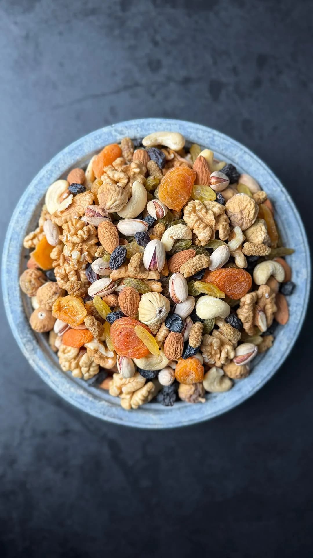 آجیل شیرین، رنگ نارنجی، قهوه‌ای و بژ، ترکیب آجیل و میوه