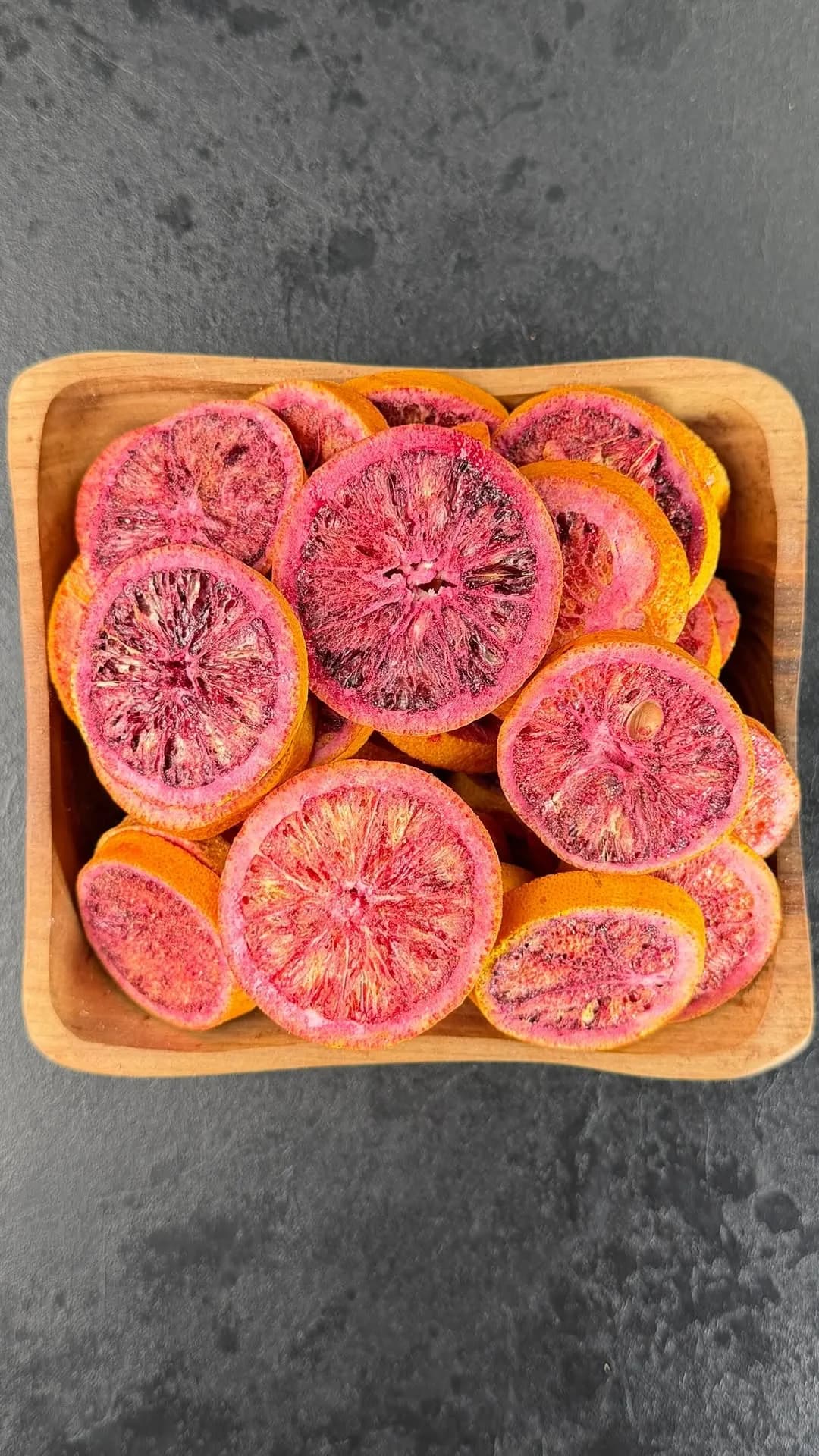 پرتقال فریزدرای ۱۰۰ گرمی، رنگ نارنجی و قرمز، ورقه‌ای، گرد
