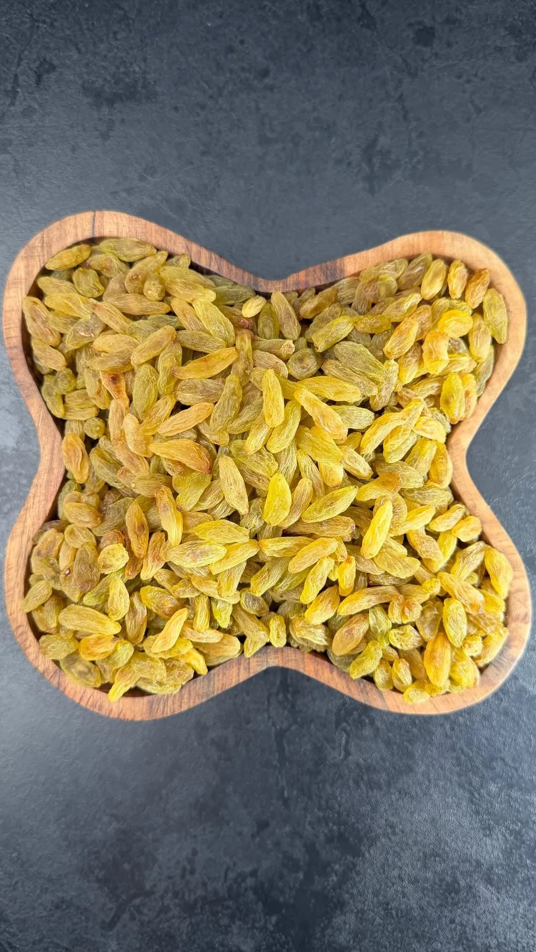 کشمش سبز قلمی درجه یک، رنگ زرد