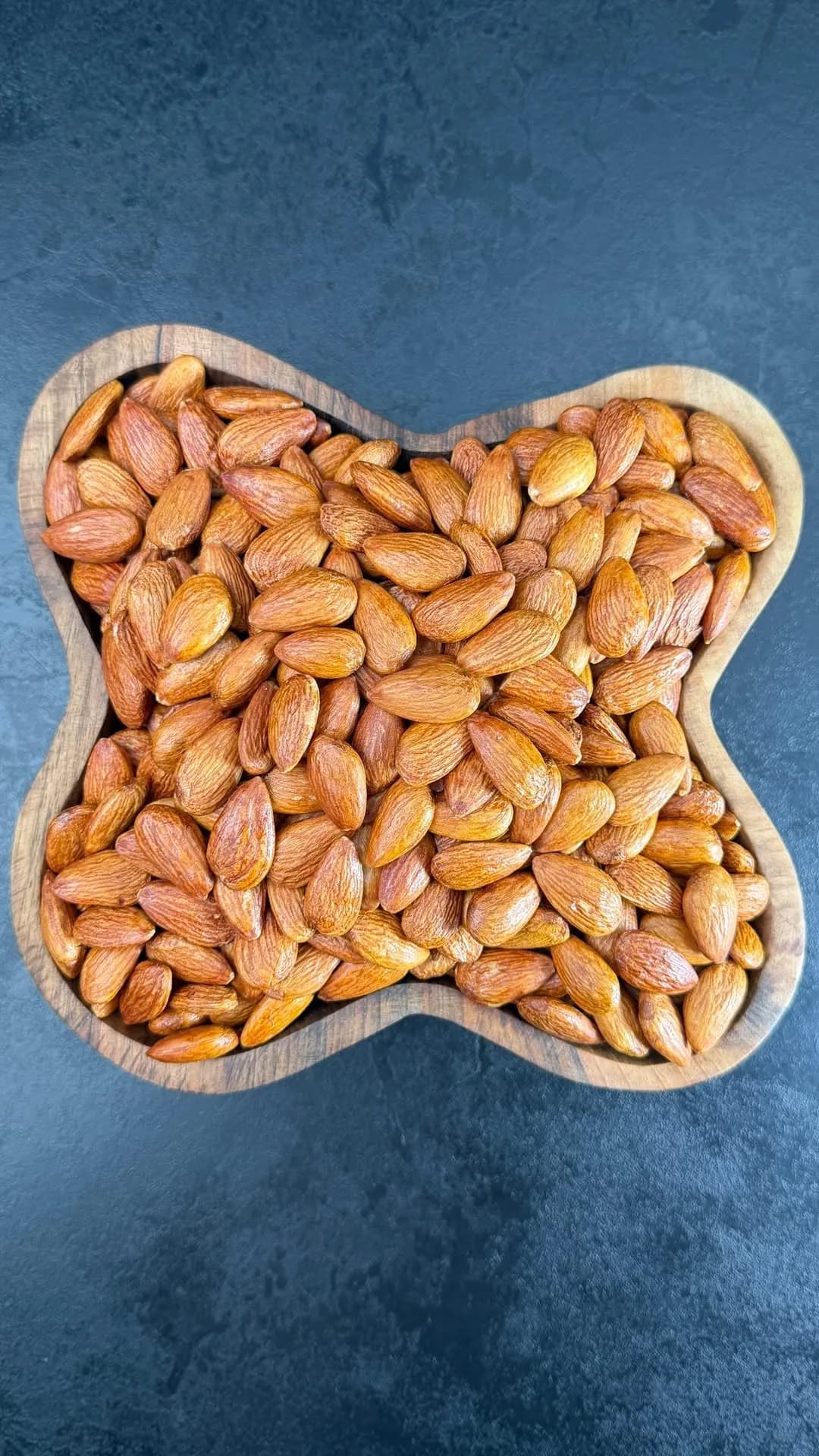 مغز بادام درختی زرین شور لعابی، رنگ قهوه‌ای، دانه