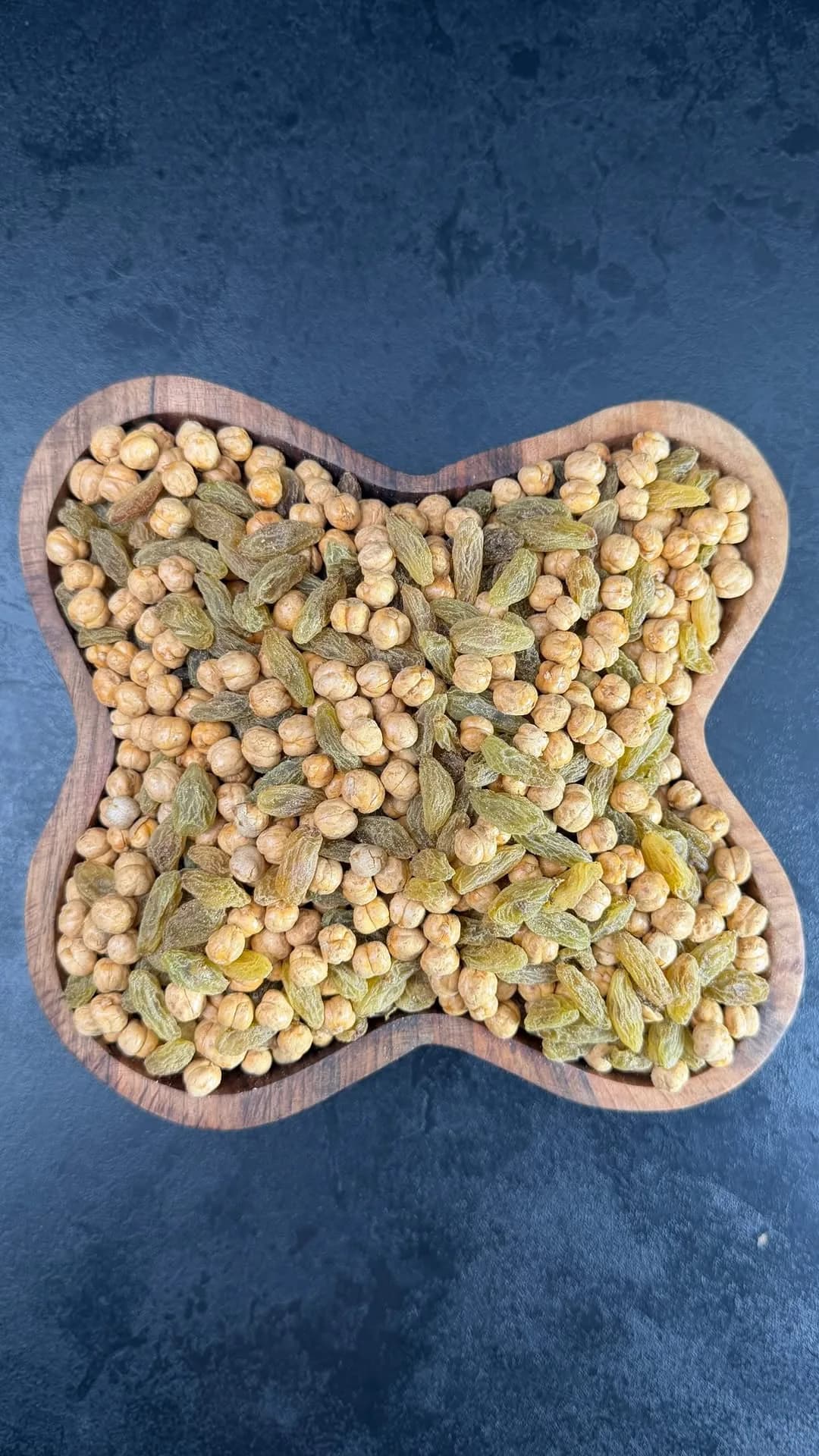 مخلوط نخود و کشمش