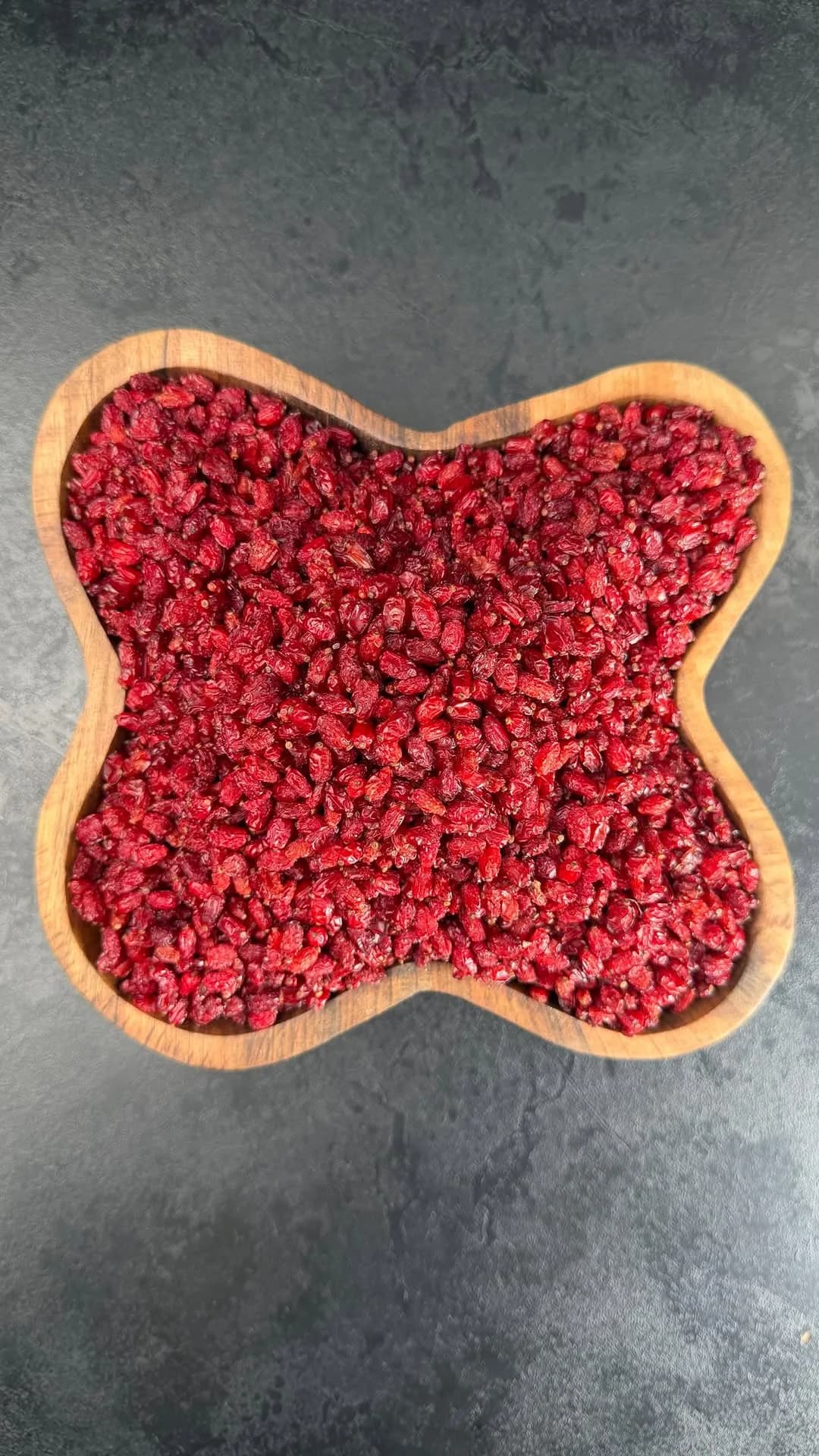 زرشک پفکی، رنگ قرمز