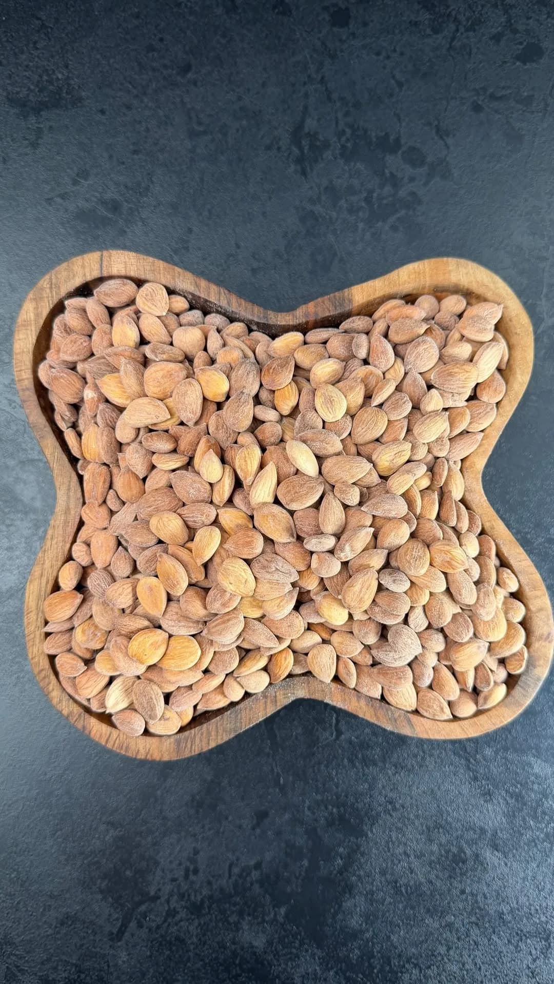 هسته زردآلو شور تنوری