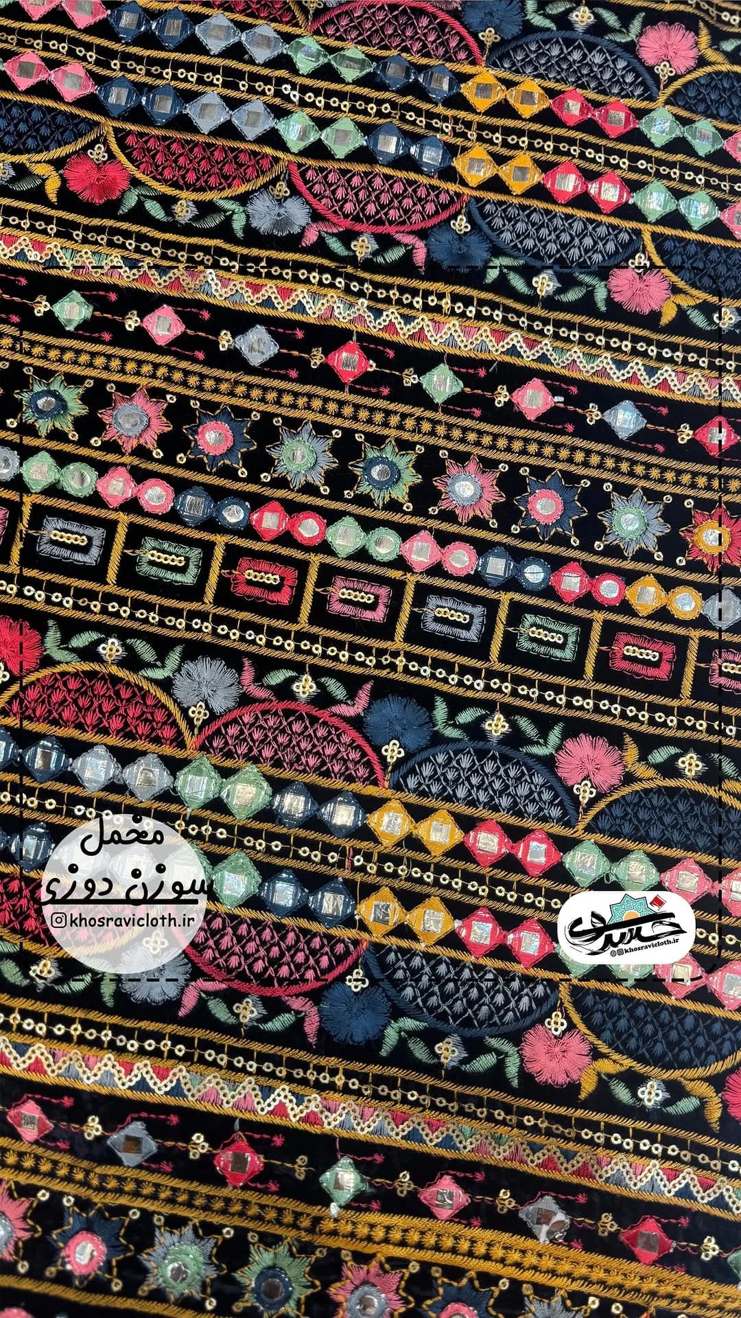 پارچه مخمل سوزن‌دوزی هندی، رنگ مشکی، قرمز، زرد، آبی و سبز، طرح گلدوزی، پارچه سوزن دوزی