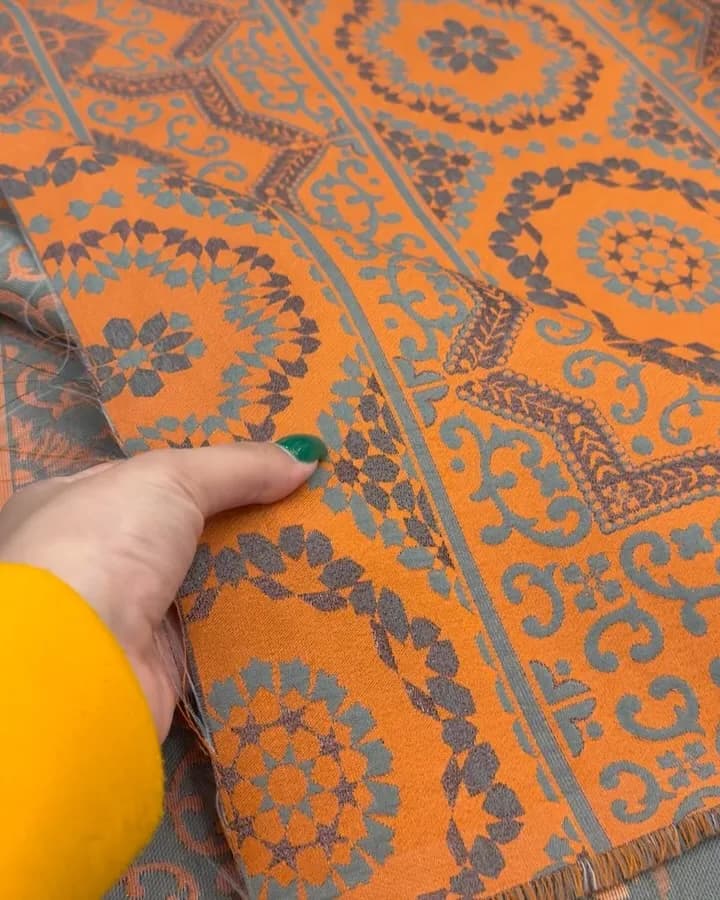 پارچه ژاکارد نارنجی عرض ۱۵۰، رنگ خاکستری، طرح هندسی، طرح سنتی