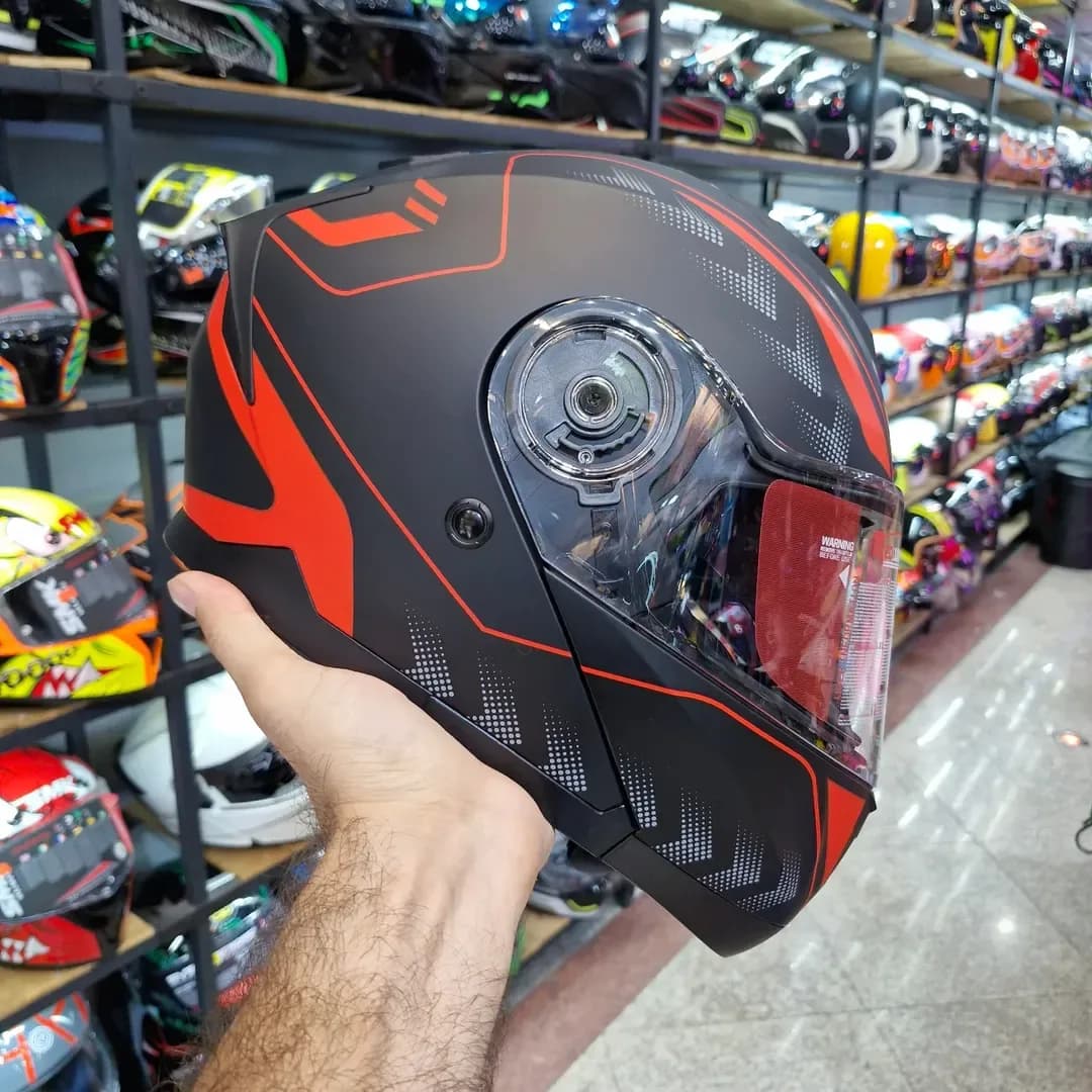 کلاه کاسکت مدل 937 ردلاین، رنگ مشکی و قرمز، جنس پلاستیک، طرح هندسی، تمام صورت، شیشه دار