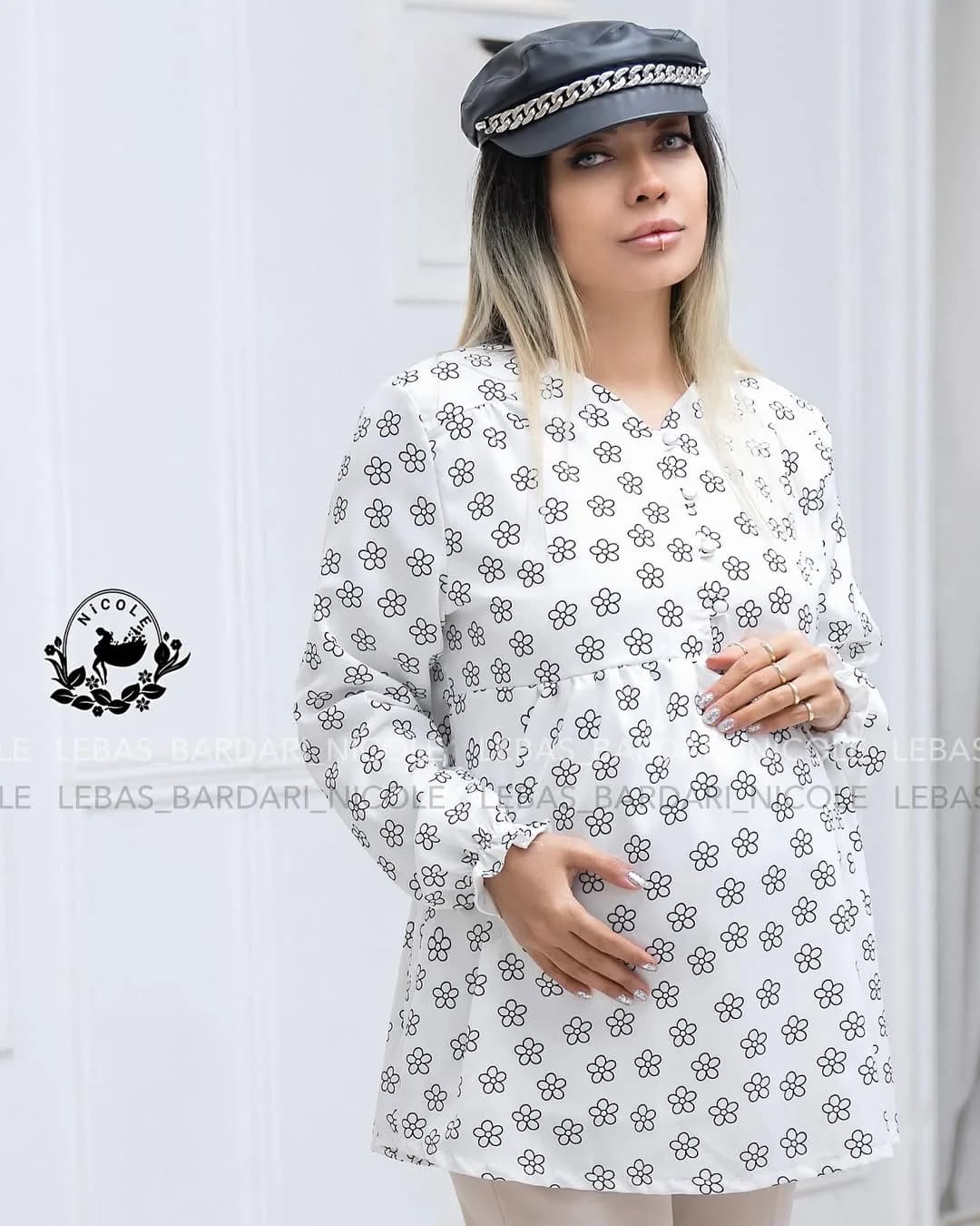 شومیز بارداری شیردهی طرح شکوفه، رنگ سفید و مشکی، طرح گلدار، قد متوسط، یقه هفت، آستین بلند، آزاد