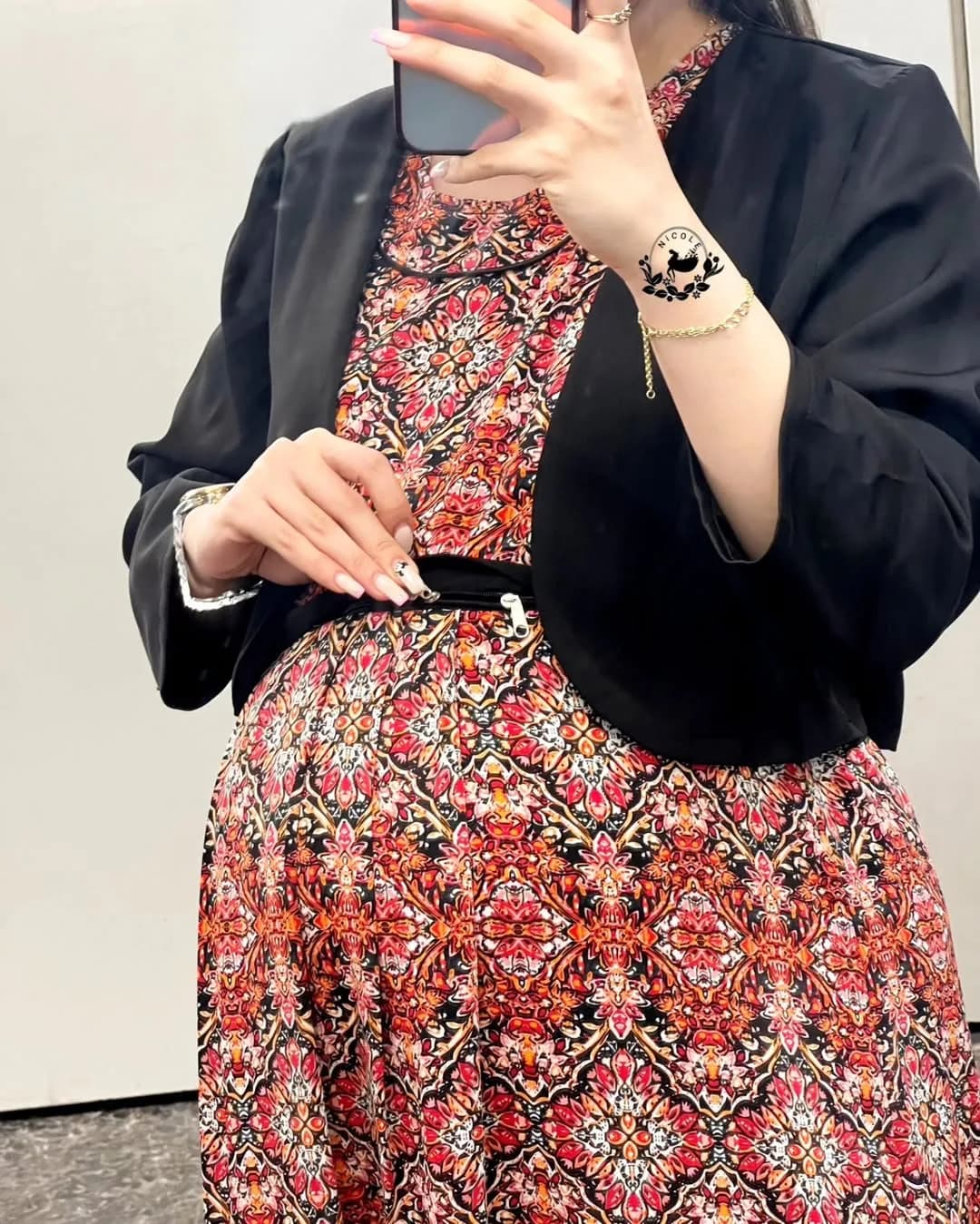 ست بارداری — نمای جزئیات — پیراهن طرحدار