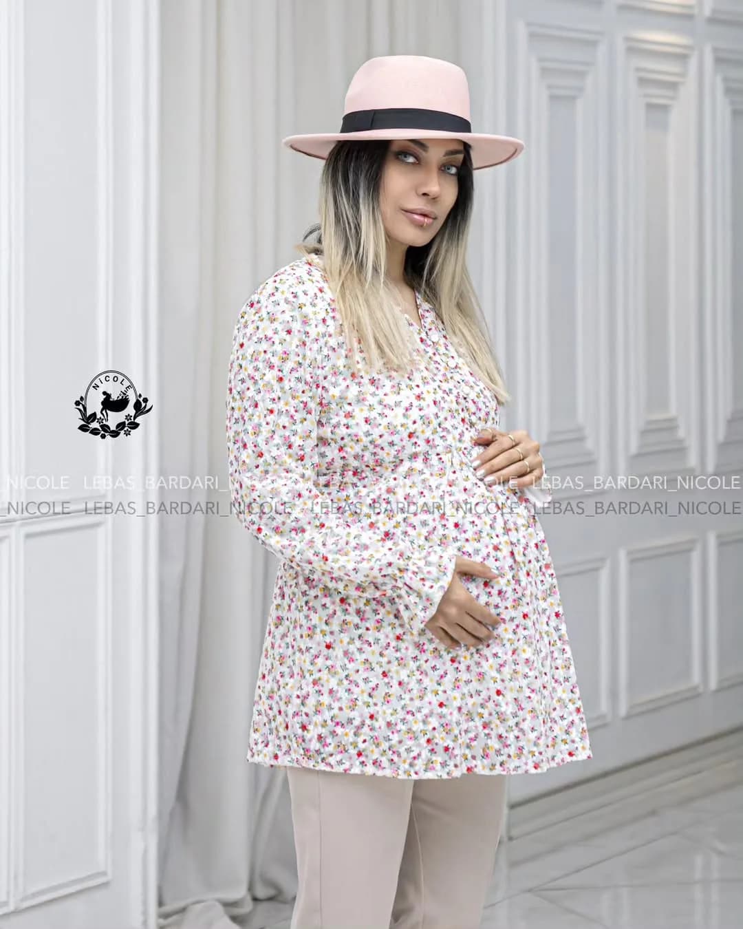 شومیز بارداری، رنگ سفید، صورتی و زرد، طرح گلدار، یقه گرد آستین بلند آزاد