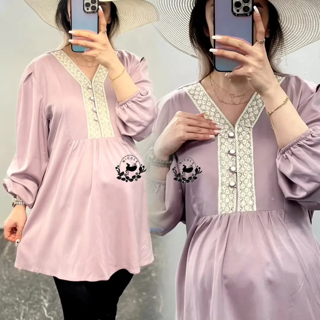 شومیز بارداری و شیردهی بهاره — رنگ صورتی — نمای روی‌تن — یقه نواردار