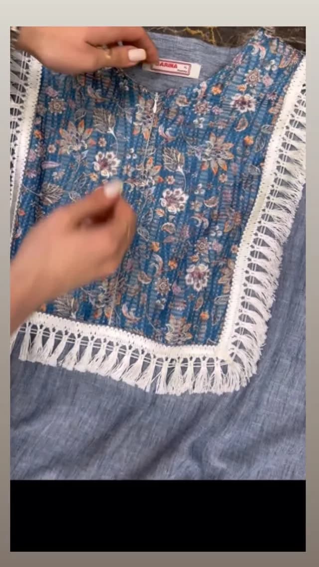 شومیز بارداری، رنگ آبی و سفید، طرح گلدار، یقه گرد، توری