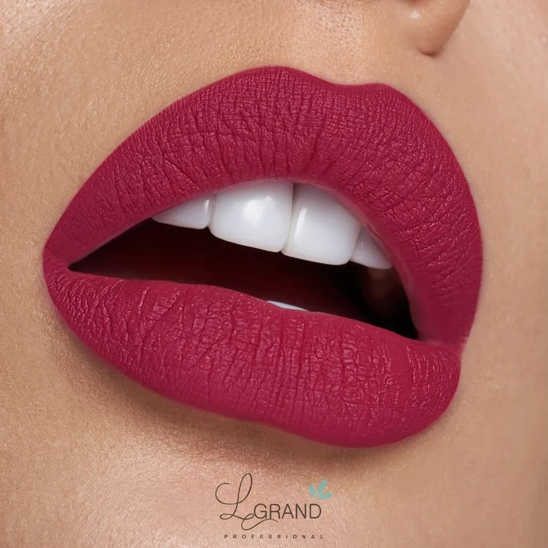 رژلب جامد کد ۵۱۴ بنفش بادمجانی روشن لگراند، رنگ زرشکی، مات